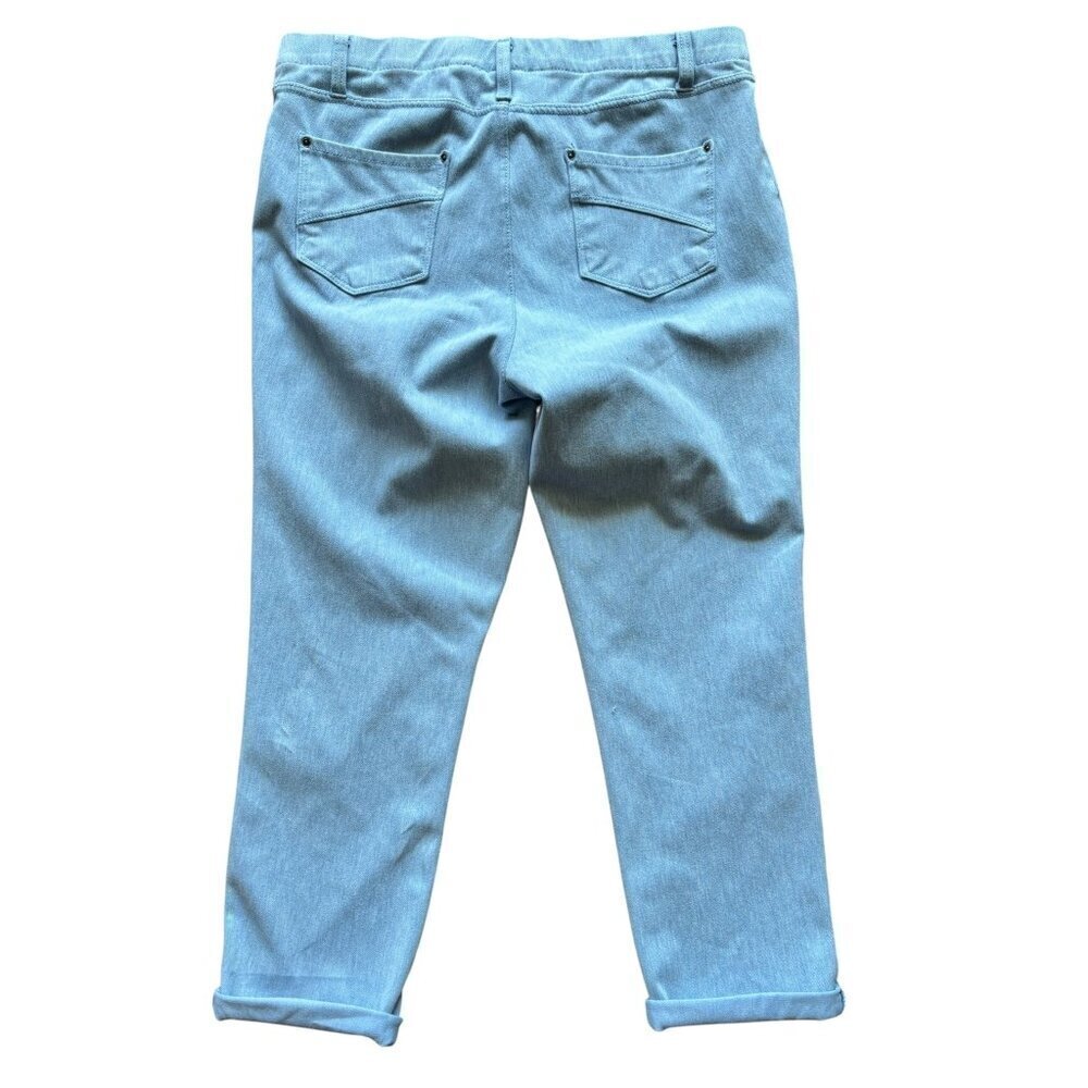Time & Tru Women's Light Denim Capris - Picture 3 of 5